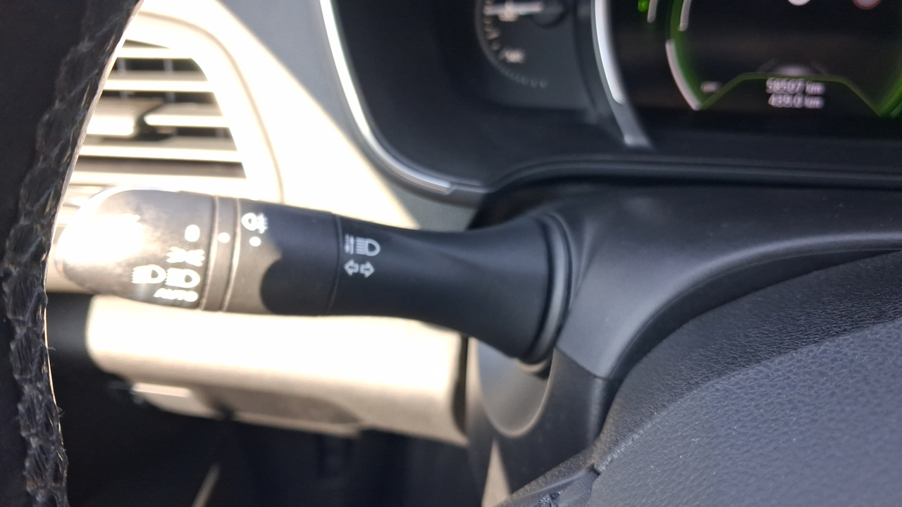 Renault Mégane IV Berline TCe 140 Energy EDC — photo 33