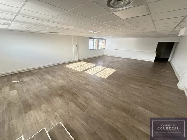 Local / Bureaux à Saint Aunes de 133 .44 m2