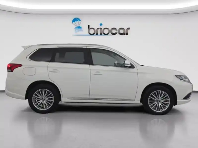 Mitsubishi Outlander phev twin motor intense 4wd + attelage — photo 6