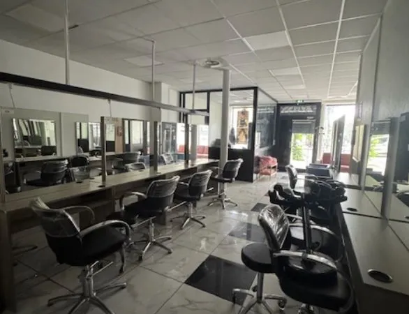 Local commercial 240 m² PARIS 10