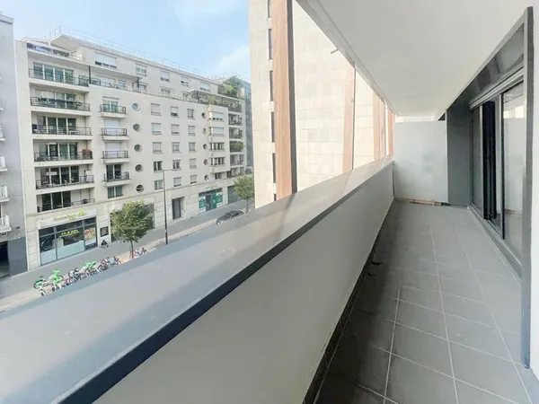 PARIS XV - A LOUER VIDE - RUE FREMICOURT - BEAU STUDIO DE 29,90 M2 AU 7E ETAGE AVEC PARKING - GRAND 