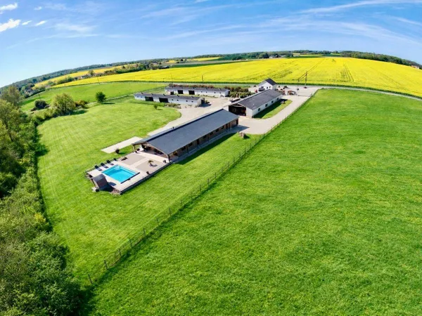 Maison 16 pièces 370 m²