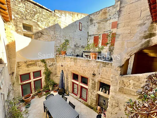 Maison 6 pièces 285 m²