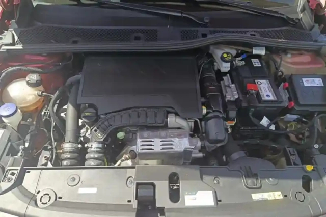 Peugeot 208 puretech 100 s&amp;s bvm6 — photo 16