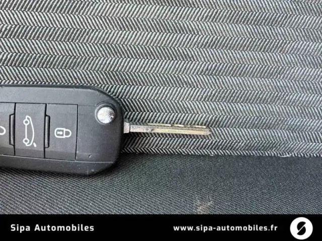 Opel Corsa 1.2 75 ch bvm5 — photo 23