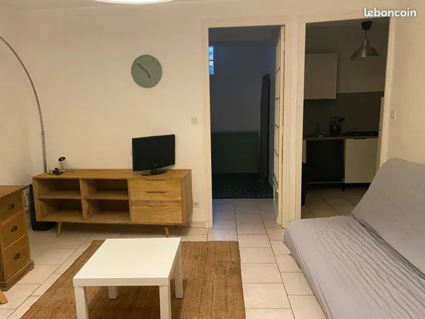 Appartement Location Sainte-Cécile-les-Vignes 2p 40m² 578€