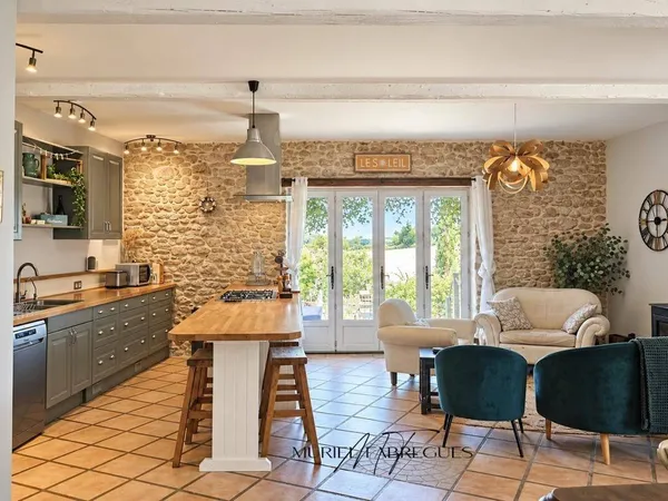 Maison 11 pièces 330 m²
