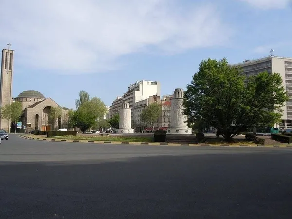 Boutique 615 m²