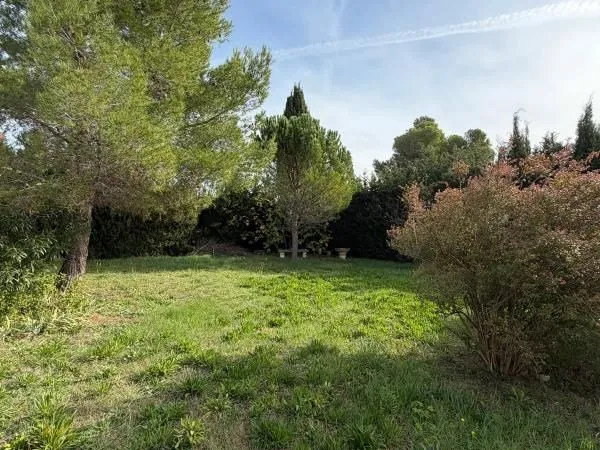 Terrain 420 m² Paradou