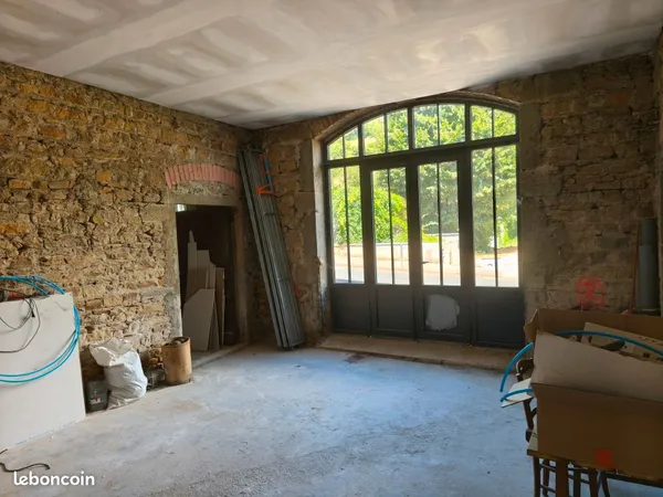 Local d'activité / Bureaux à aménager / Usage Mixte - Plateau de 89 m² avec 2 parkings - 189 000