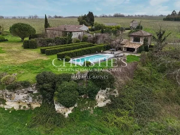 Proche Bordeaux et Saint-Émilion, maison de caractère en pierres et vue panoramique sur les coteaux