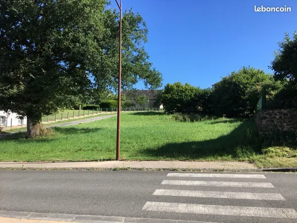 Terrain constructible 1111 m2 au coeur de Fursac