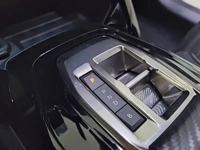 Peugeot 208 electrique 50 kwh 136ch — photo 82