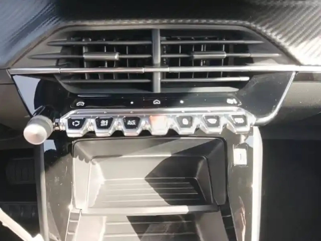Peugeot 2008 hybrid 110 e-dcs6 — photo 20