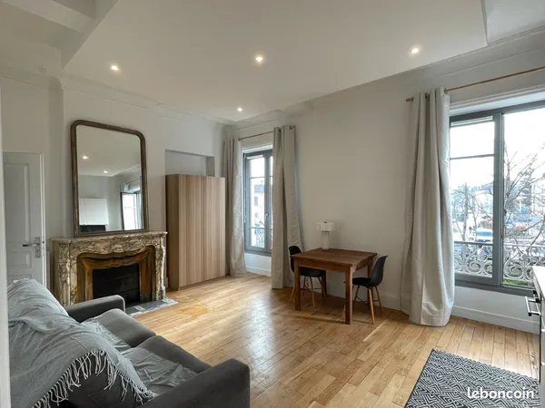 Appartement T1 meublé refait à neuf - Emplacement idéal face au Métro B Gare d'Oullins