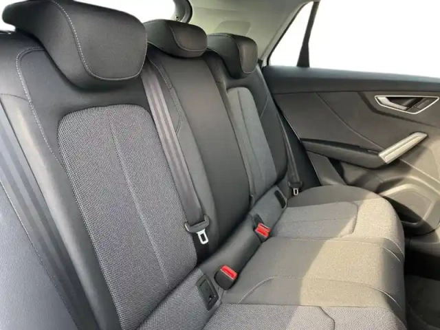Audi Q2 35 tfsi 150 s tronic 7 — photo 10