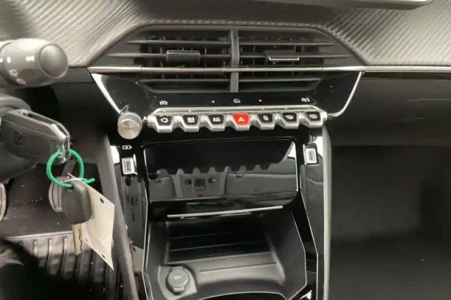 Peugeot 208 100 s&amp;s bvm6 — photo 16