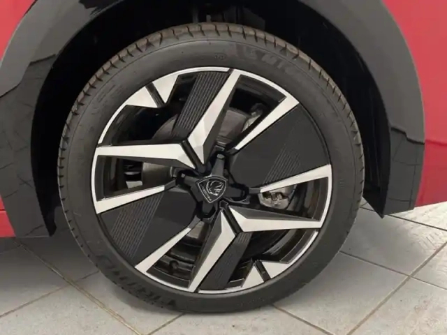 Peugeot 208 e- 136ch gt — photo 9