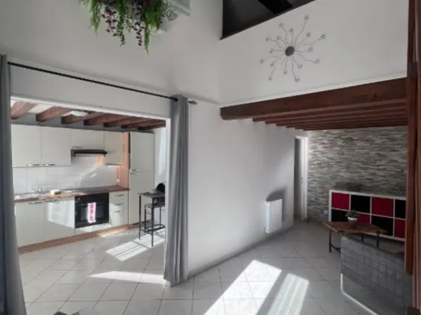 DUPLEX DE 59 m², STATIONNEMENT ET ESPACE EXTÉRIEUR