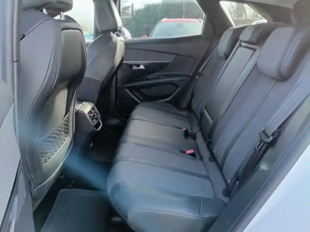 Peugeot 3008 1.5 bluehdi 130ch s&amp;s allure — photo 9