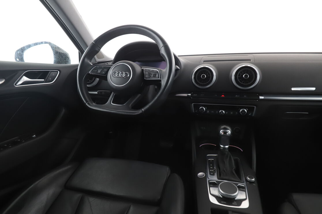 Audi A3 Sportback 30 TFSI Design Luxe S Tronic 7 — photo 12