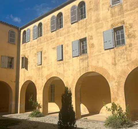 Grand appartement proche marché 59 m2