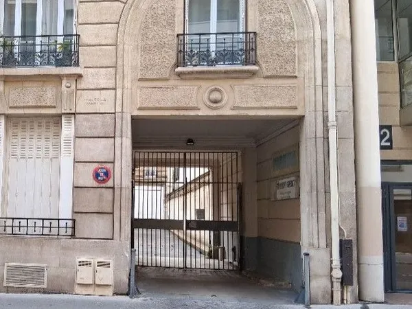 PARKING SÉCURISÉ - rue des Moines - Paris 17 eme
