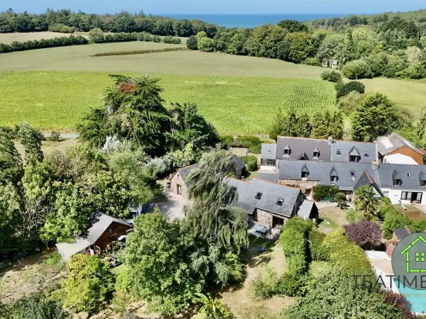 Propriété 6 gîtes en pierre, piscine et annexe
