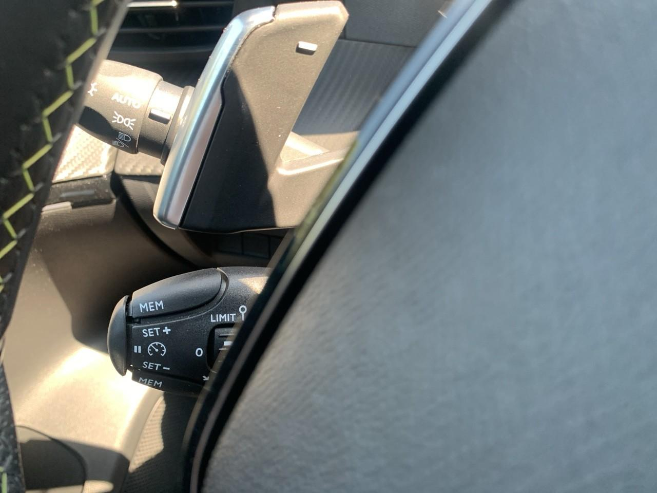 Peugeot 2008 1.2 hybrid 145ch gt e-dcs6 — photo 24