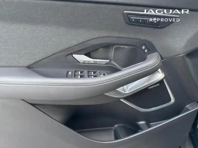 Jaguar E-Pace p300e phev 309ch r-dynamic hse — photo 10