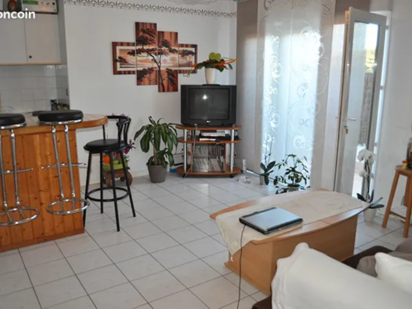 Appartement - 3 pièces - 45m² - Etage 2/2