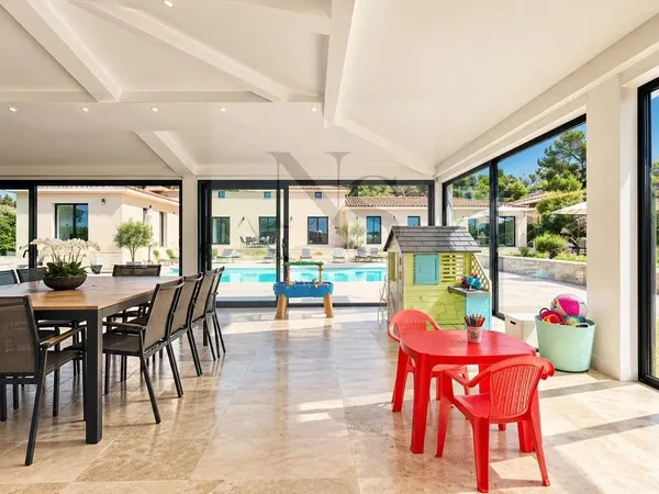 Villa 9 pièces 460 m²