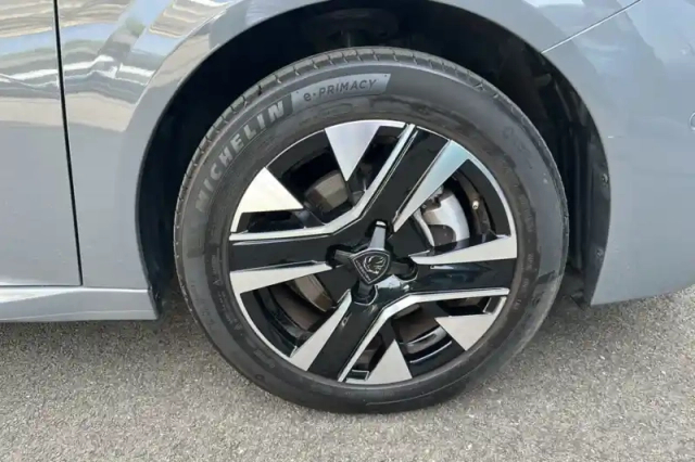 Peugeot 208 hybrid 100 e-dcs6 — photo 29