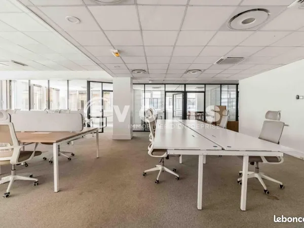 Bureau 380 m²