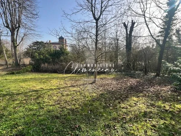 Terrain constructible 1 017 m² - Médan (78) Face Maison Émile Zola