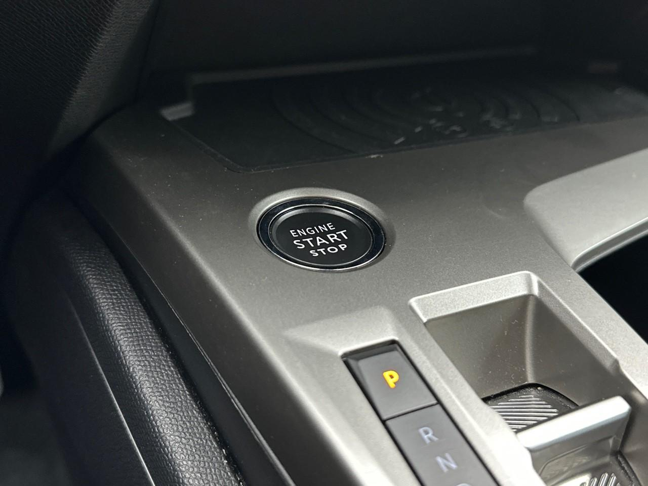 Peugeot 308 hybrid 145 e-dcs6 allure — photo 29