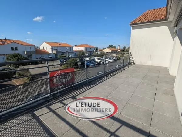 CHÂTEAU-THÉBAUD Plein bourg : T2 + bureau de 2018, terrass