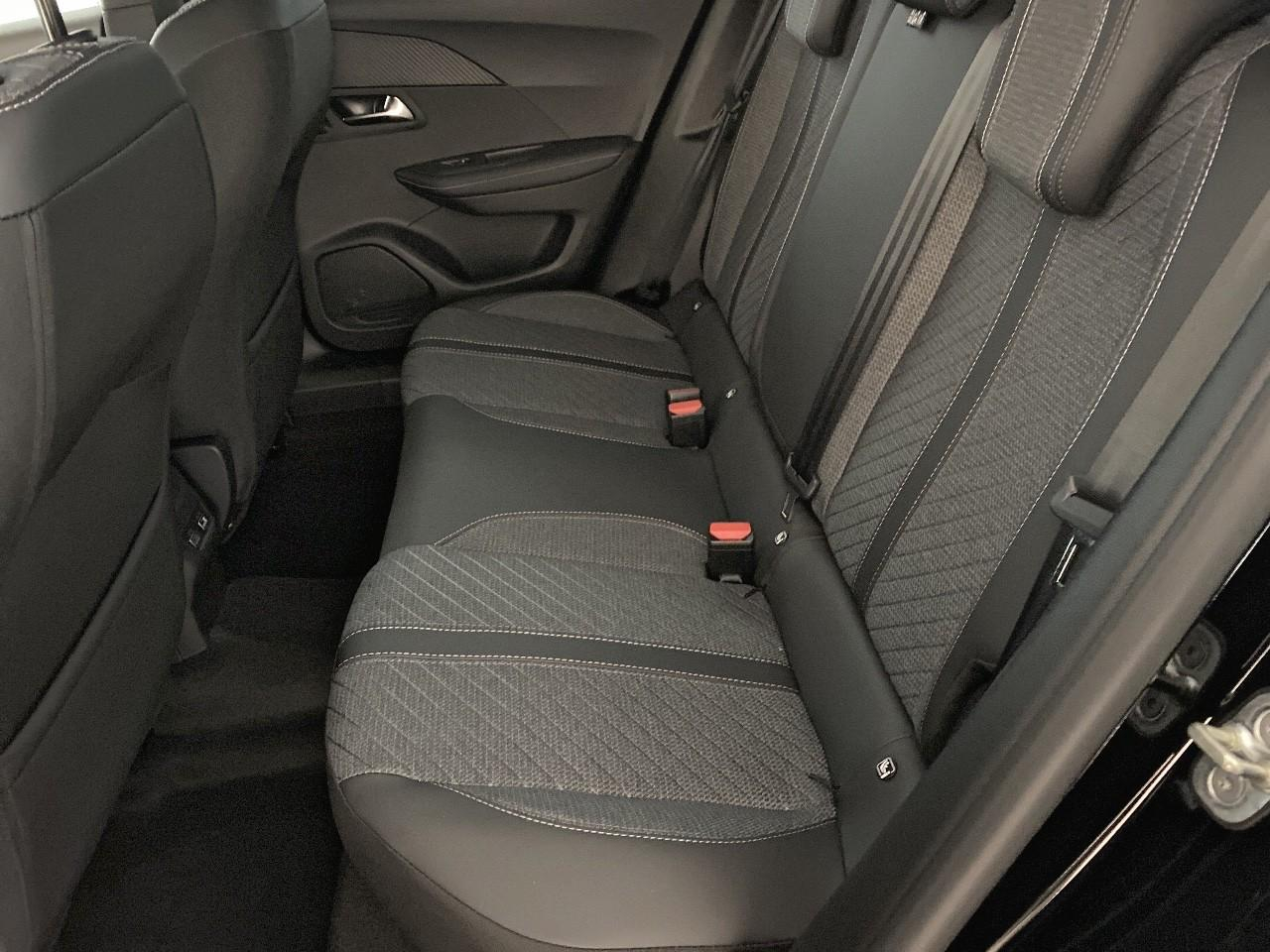 Peugeot 2008 hybrid 145 ch e-dcs6 allure — photo 10