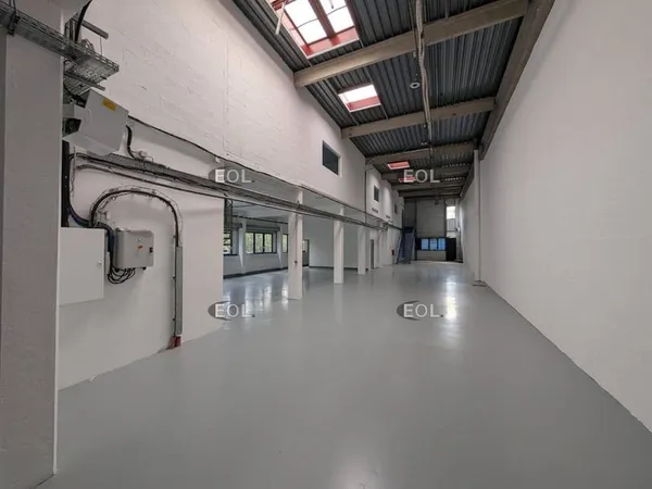 Local d'activité 7 pièces 639 m²