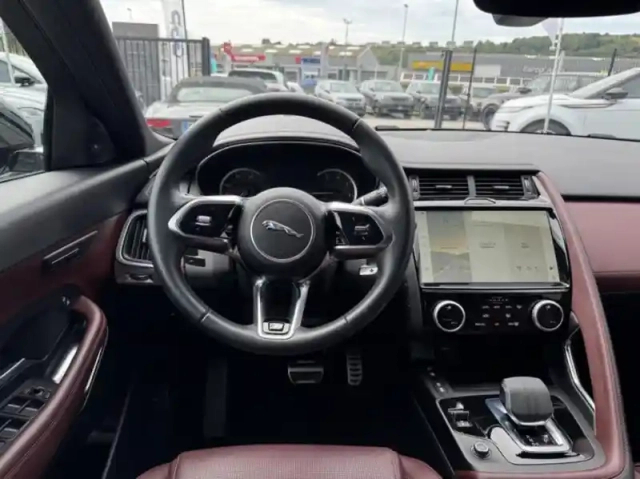 Jaguar E-Pace p300e phev 309ch r-dynamic s — photo 12