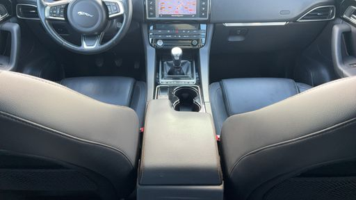 Jaguar F-Pace 2.0 D 163 2WD - Prestige – 2018 – 120482 km – Diesel – Boîte Manuelle — photo 16
