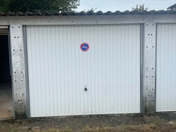 Garages fermés de 14 m² — Quartier Villebourbon