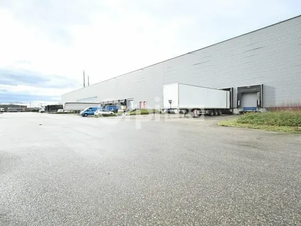 Local d'activité 7933 m²