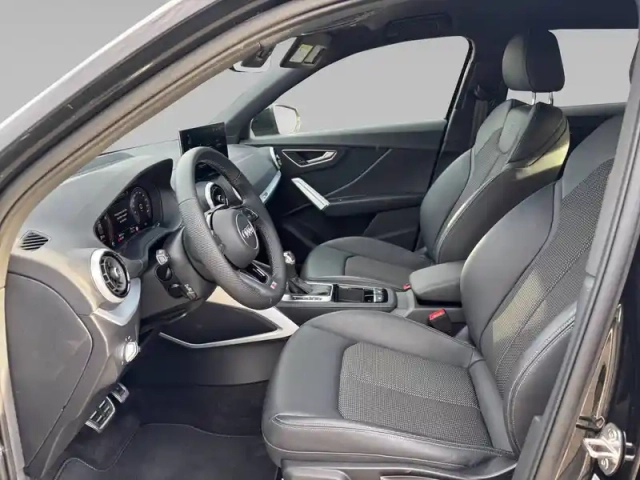 Audi Q2 35 tfsi 150 s tronic 7 — photo 9