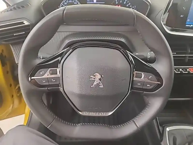 Peugeot 208 puretech 75 s&amp;s bvm5 — photo 9