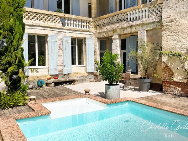 Maison de caractère - Piscine - À pied de toutes les commodités