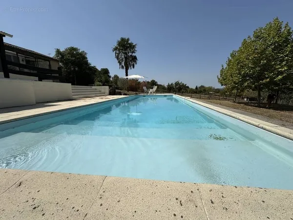 Maison avec piscine, trois chambres dont une suite parentale
