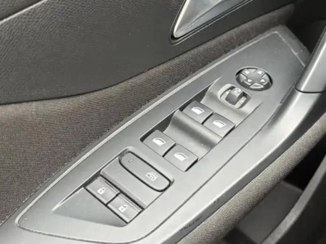 Peugeot 308 1.2 puretech 130ch s&amp;s active pack — photo 11