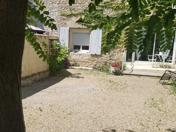 À louer - T2 de 63 m² avec cour privative
