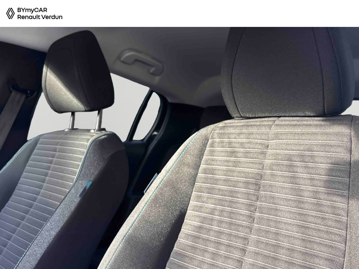 Peugeot 208 PureTech 100 S&amp;S EAT8 — photo 11